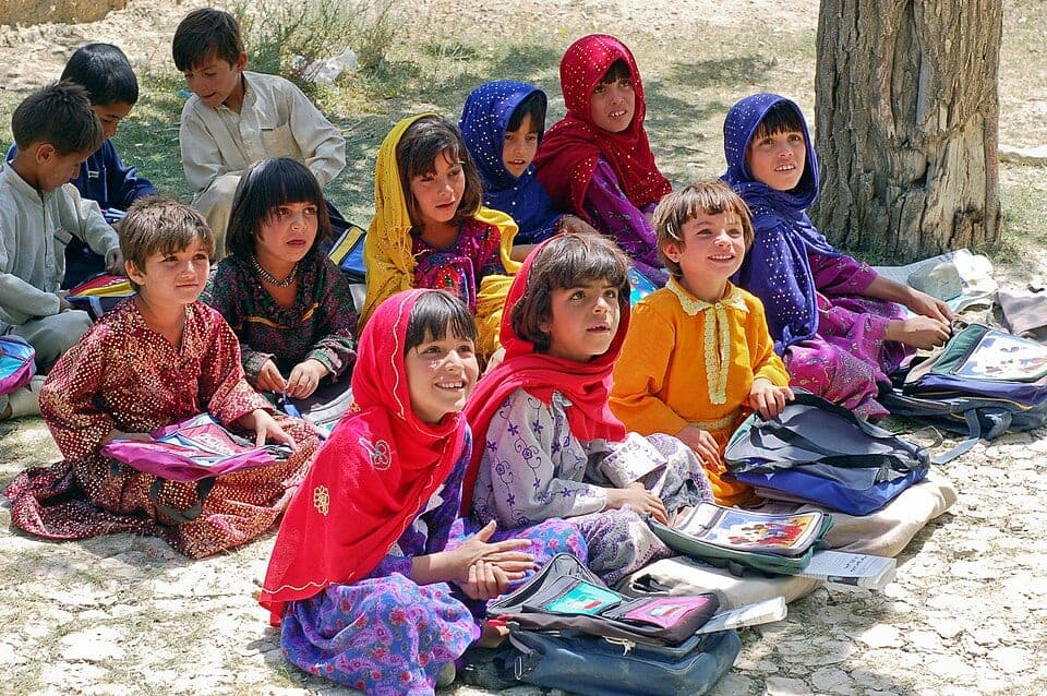 UNESCO: 2,4 milyon Afgan kız ortaöğretimin dışında